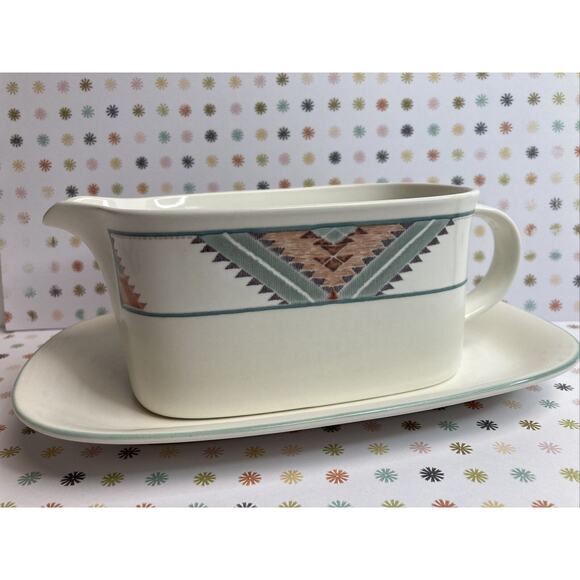 Mikasa Intaglio Santa Fe Gravy Boat Plus Base Plate CAC24 Southwest Dinnerware - Picture 2 of 9